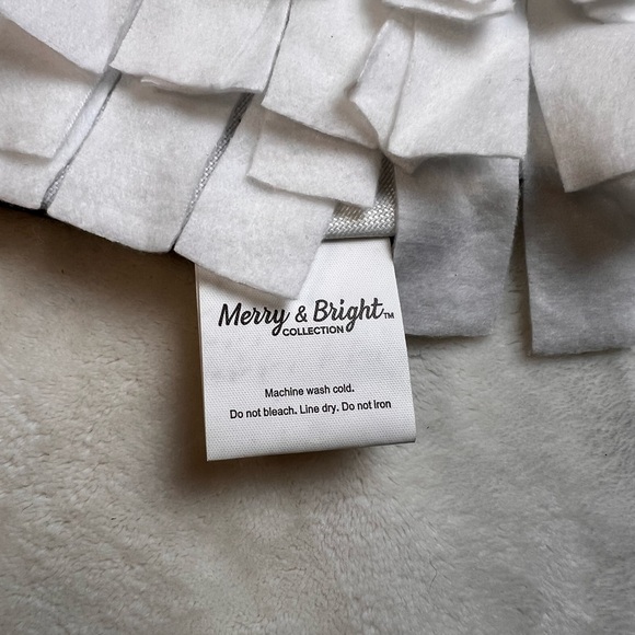 Merry and Bright Snuzzle interactive Puzzle mat Santa - Picture 5 of 8